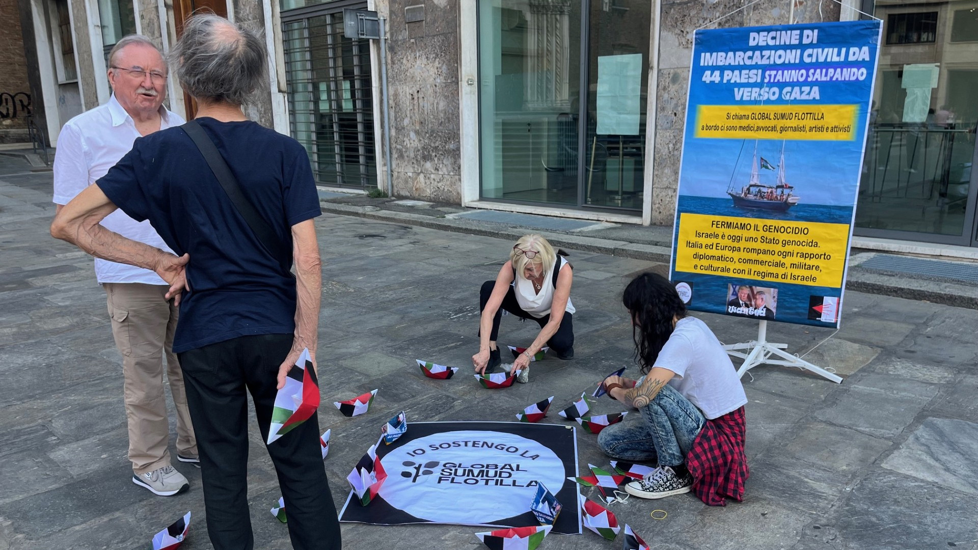 Arte e flash mob per dire basta allo sterminio del popolo palestinese