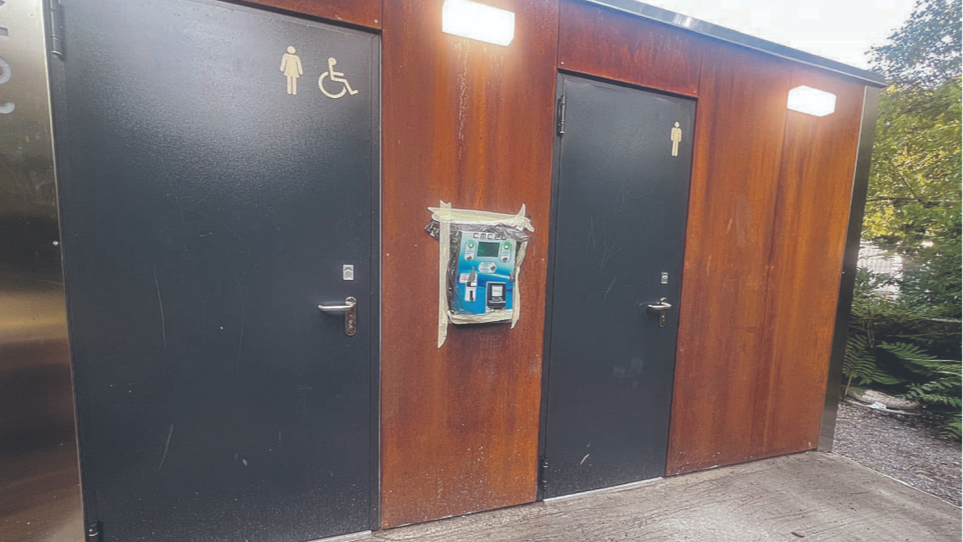Atto vandalico, fuori uso i bagni pubblici sul Facsal