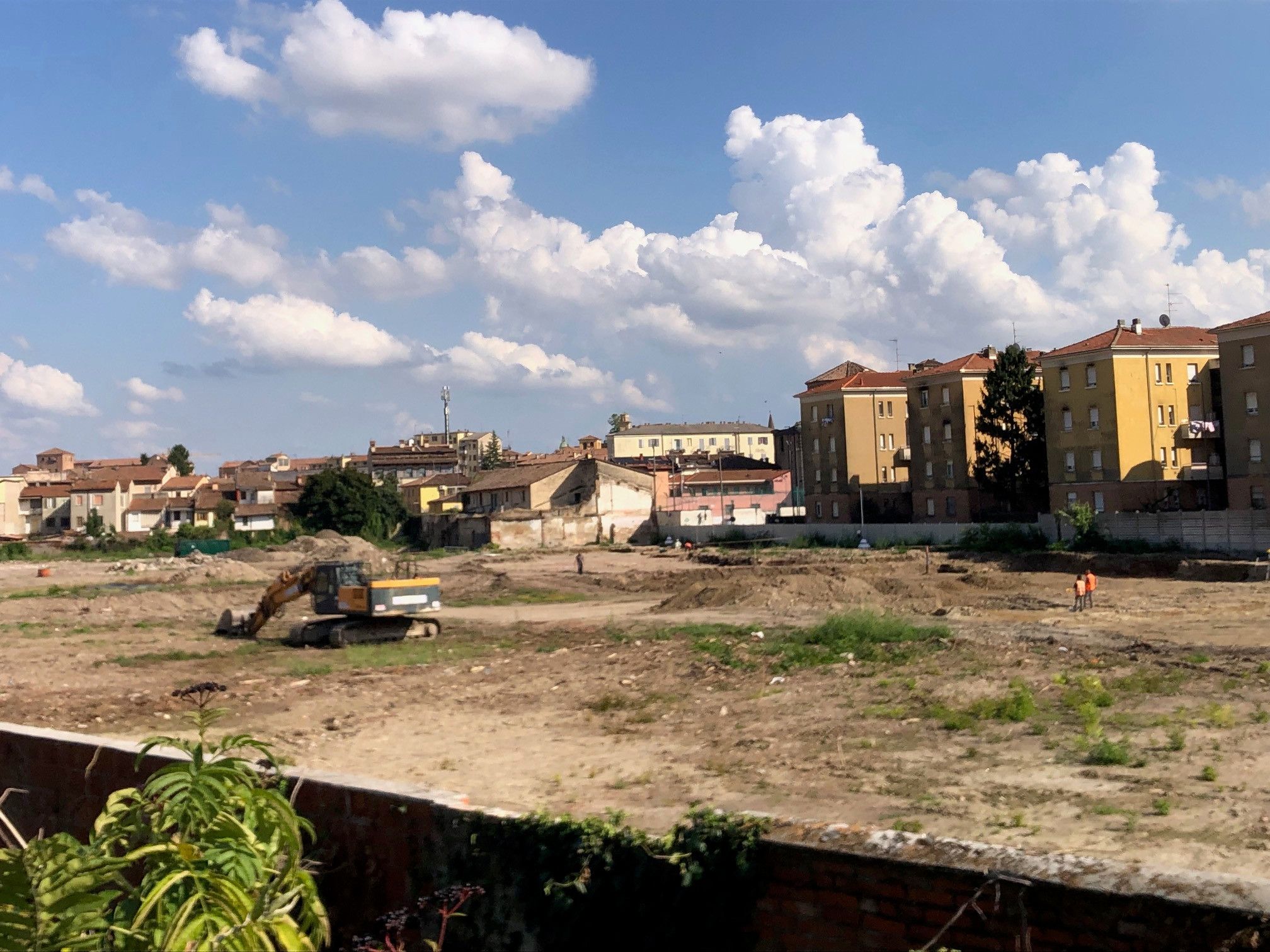 Un'altra immagine del cantiere nell'area dell'ex colorificio tra via Tramello, via San Bartolomeo e via Cantarana