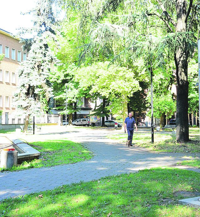 WI FI VICINO BIBLIOTECA DANTE
WIFI GIARDINI VIALE DANTE VICINO ALLA BIBLIOTECA IL WI FI IN QUESTO PUNTO PRENDE MOLTO BENE SIA VICINO ALLA BIBLIOTECA SIA NEI GIARDINI DI VIALE DANTE (lambri)