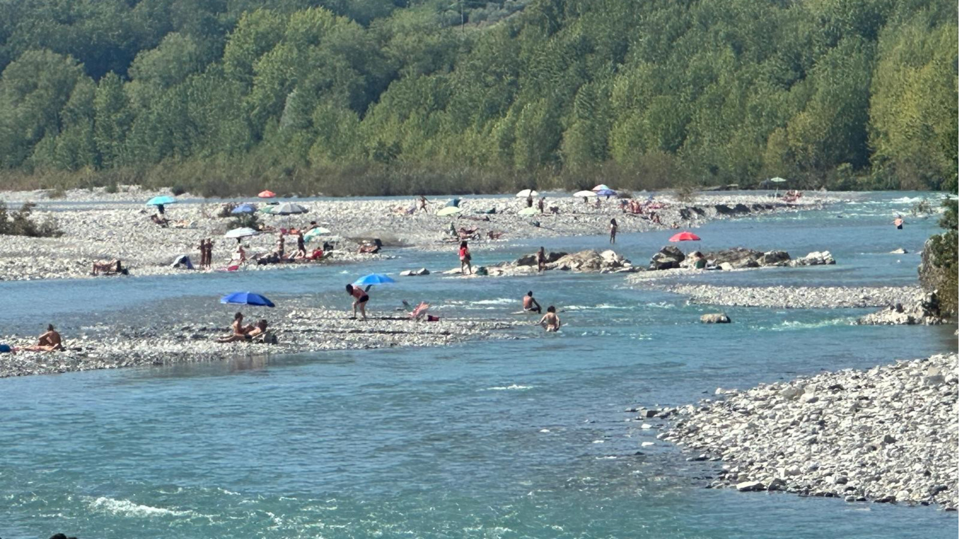 La domenica a Rivergaro in costume sul fiume