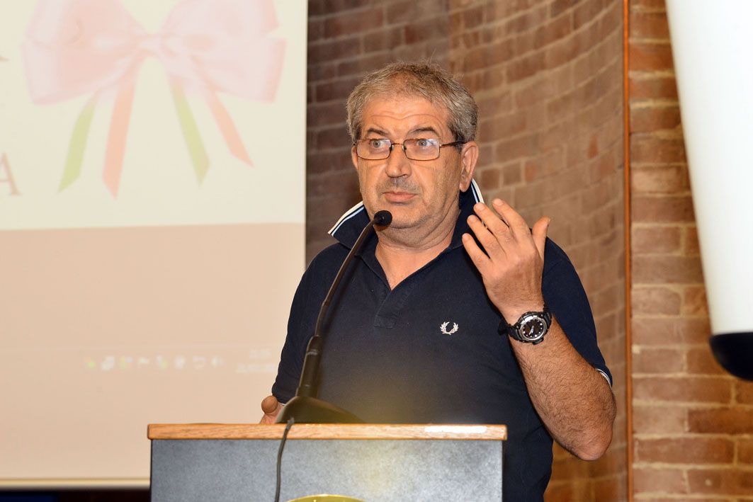 Forlini in un'assemblea pubblica nel 2014