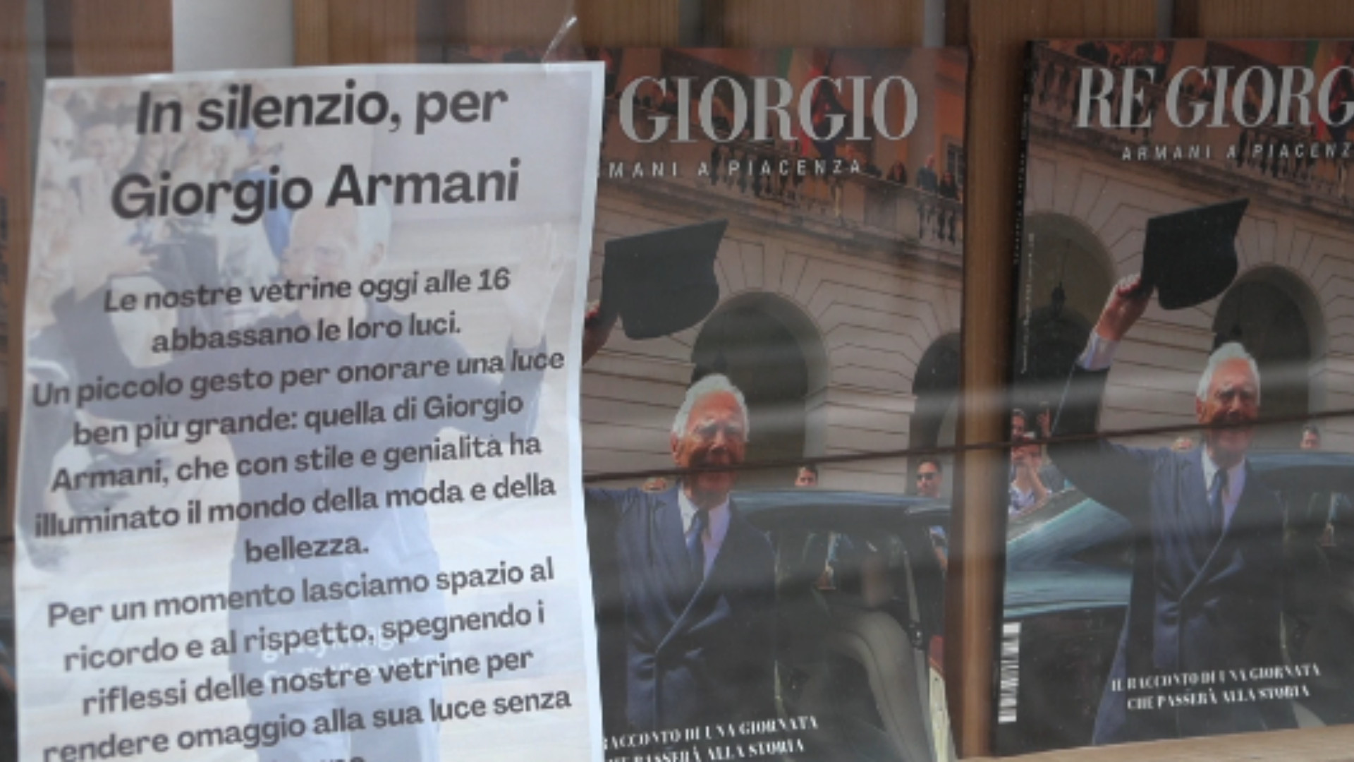 Vetrine spente per Armani: Piacenza rende omaggio al re della moda