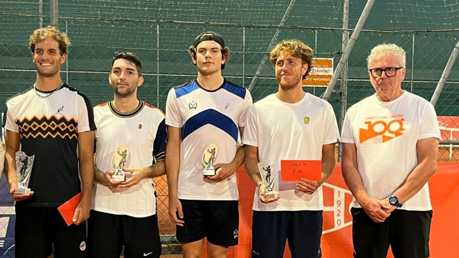 Da sinistra, Mascarini, Riccobono, Mazzoni, Denitto e il presidente della Canottieri Sergio Montanari