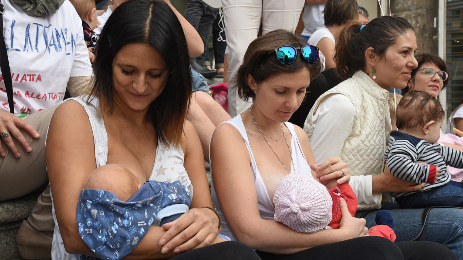 Allattare è importante, alla Galleria del Sole mamme e flash mob