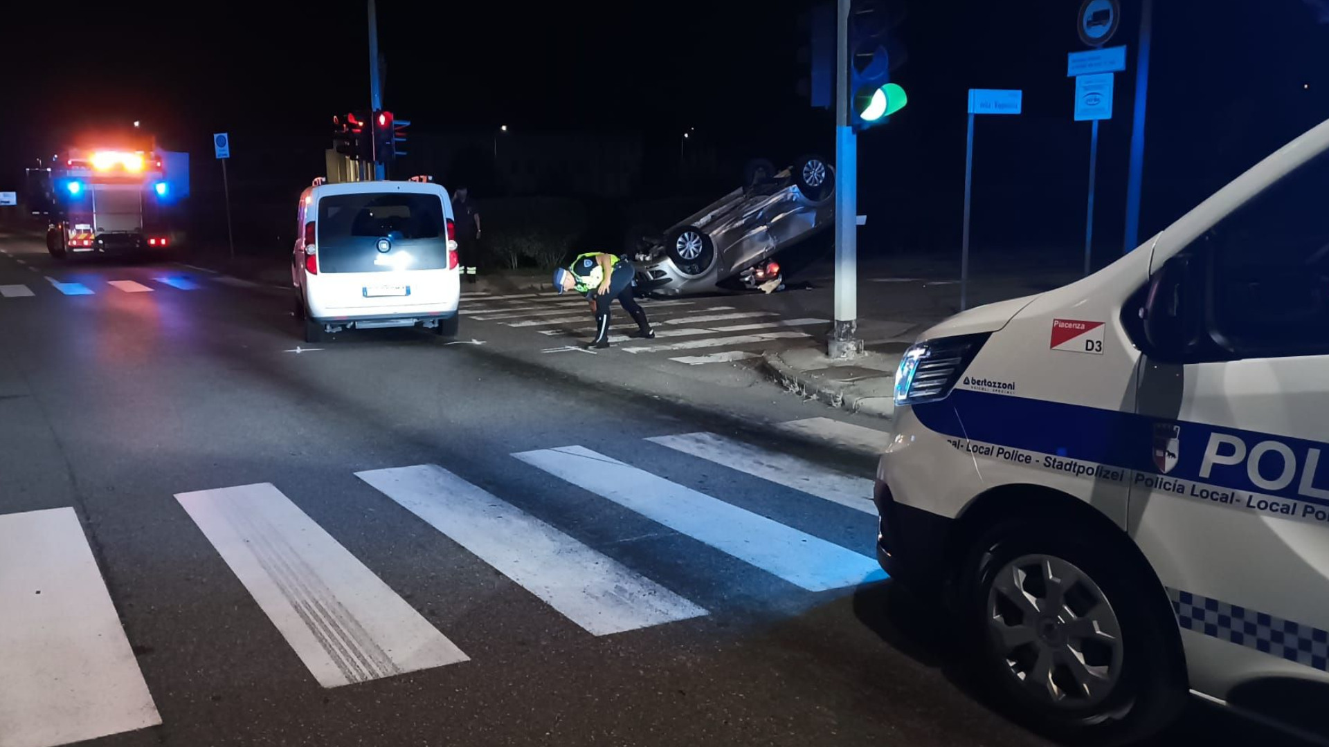 Schianto nella notte, auto ribaltata alla Veggioletta