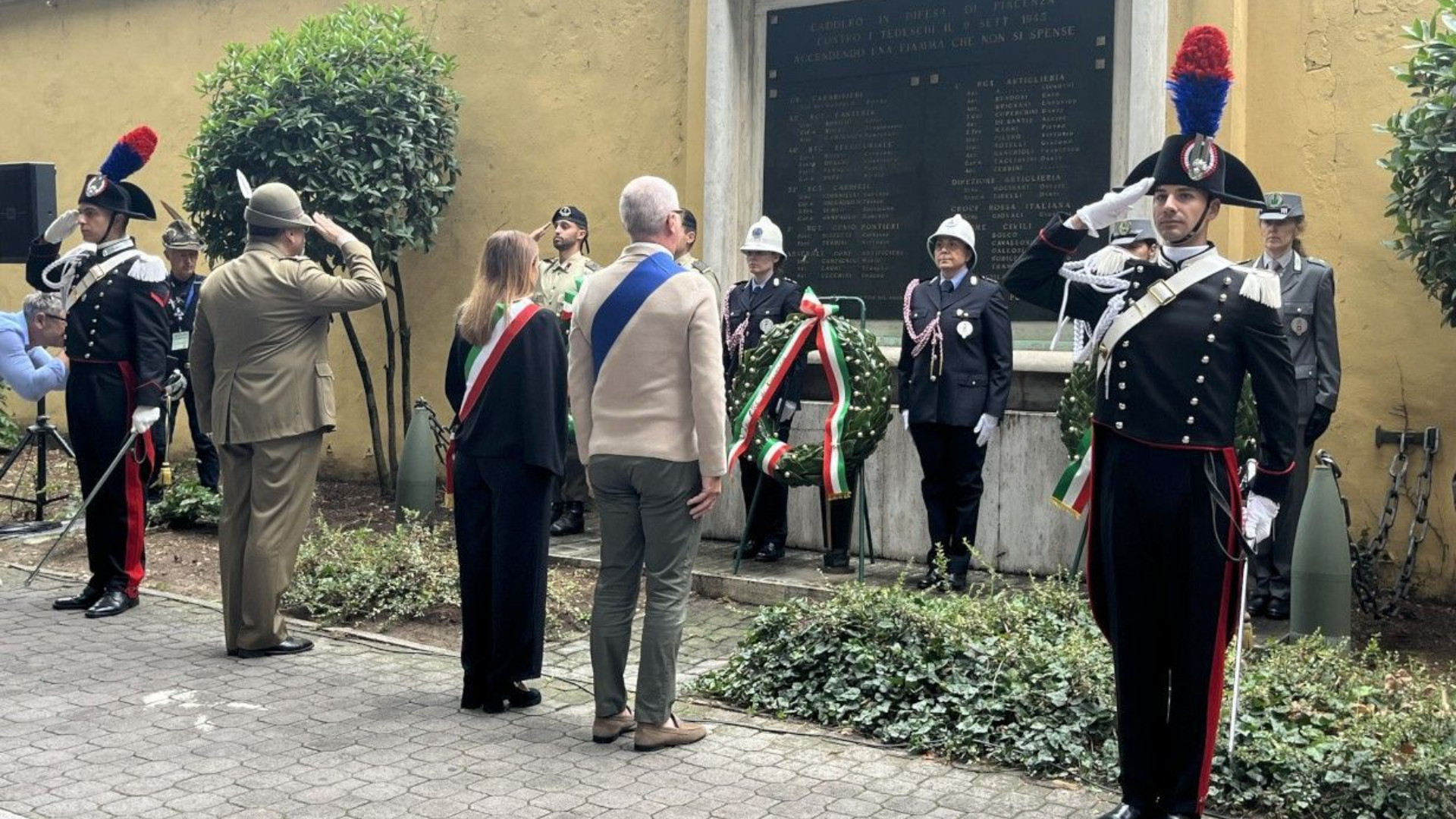 «Ricordare tutti, anche gli 80 deportati». Cerimonia a piazzale Genova