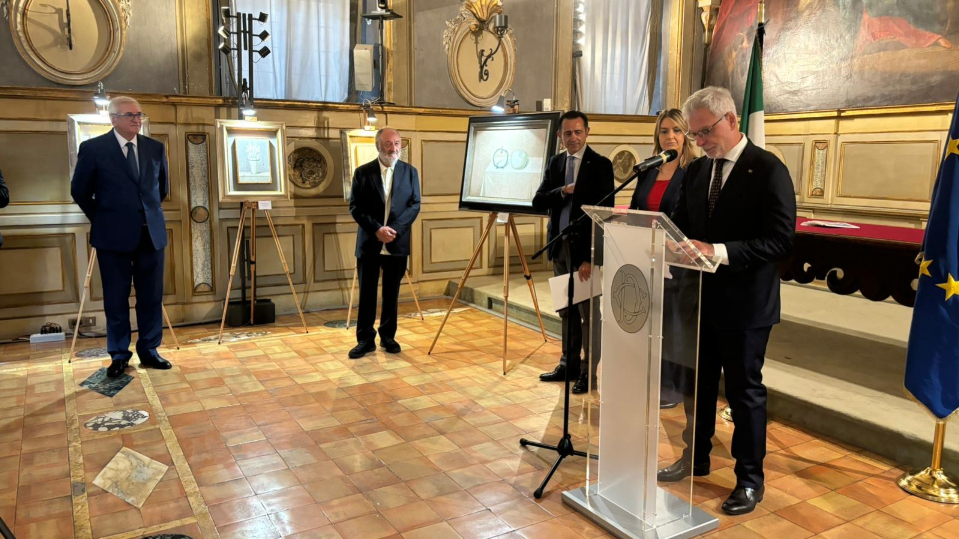 Emozionano le opere di Armodio nella mostra "Geometrie magiche e atmosfere rinascimentali" a Roma