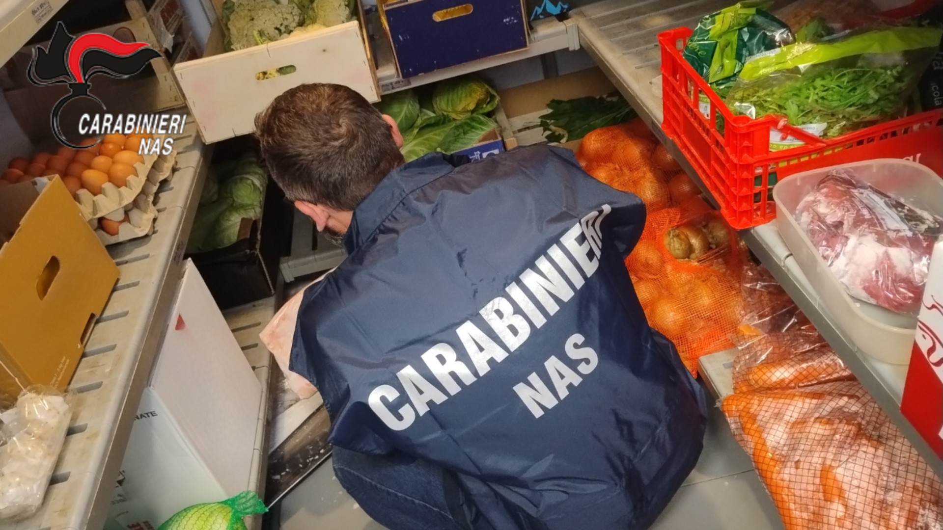 Ragnatele e sporcizia, multati due bar. Sospensione per un ristorante