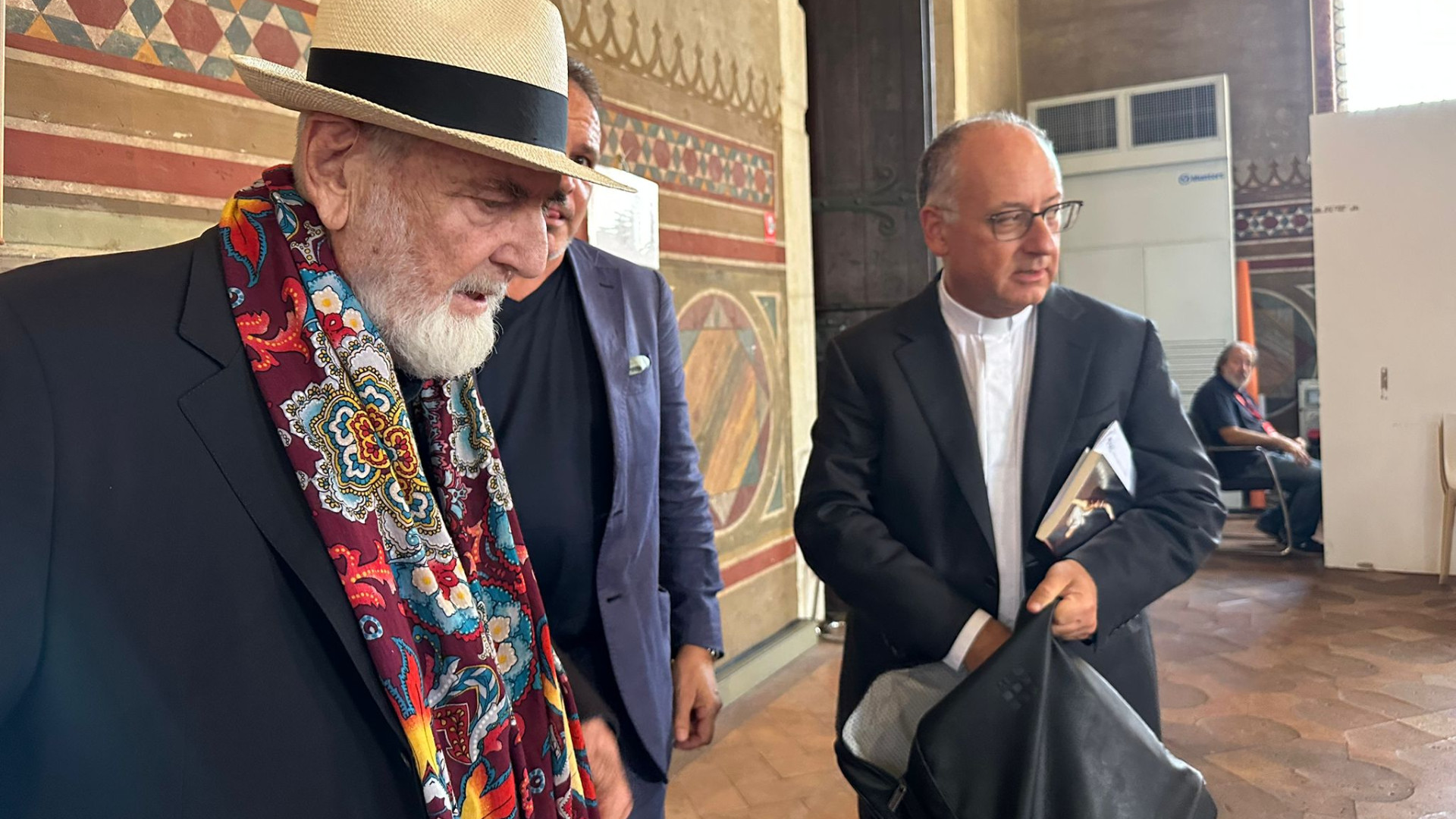 Da sinistra, Michelangelo Pistoletto e monsignor Antonio Spadaro