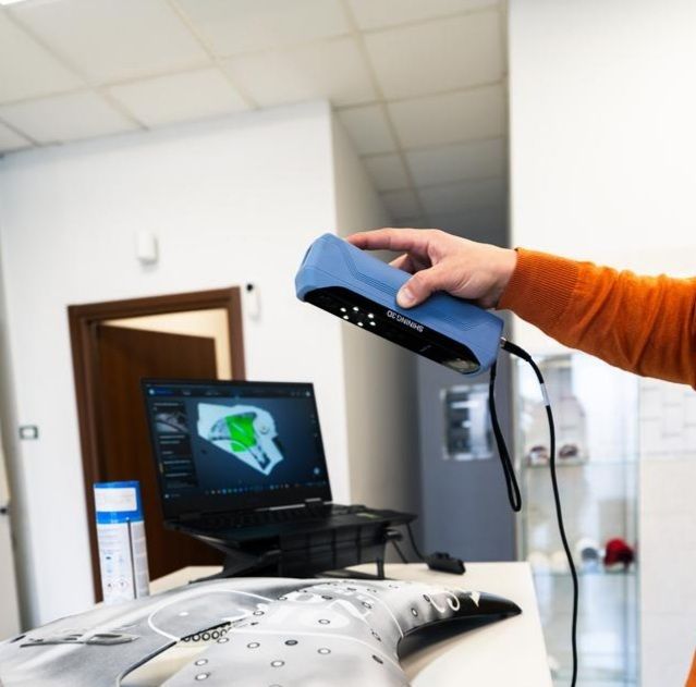 Lo scanner 3D all'opera nella fase denominata appunto scansione