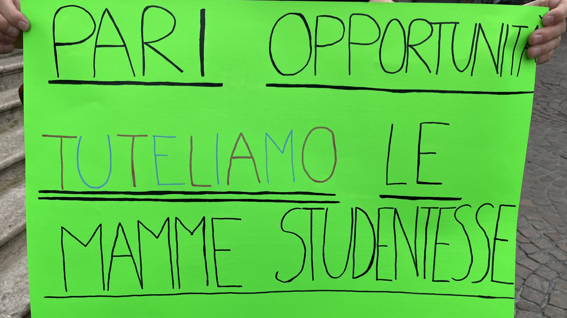 «Una proposta di legge per garantire lo studio alle ragazze madri»