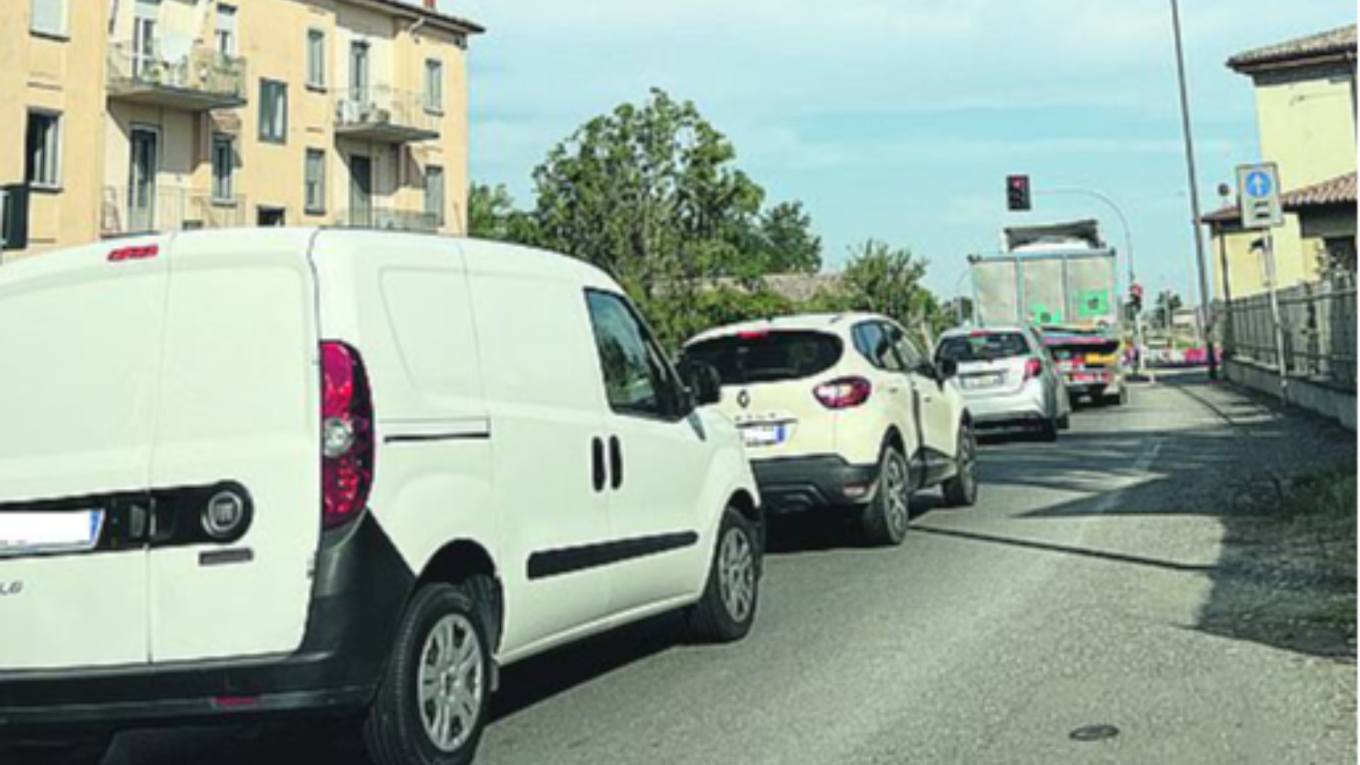 Ponte chiuso, code e rabbia lungo i percorsi alternativi