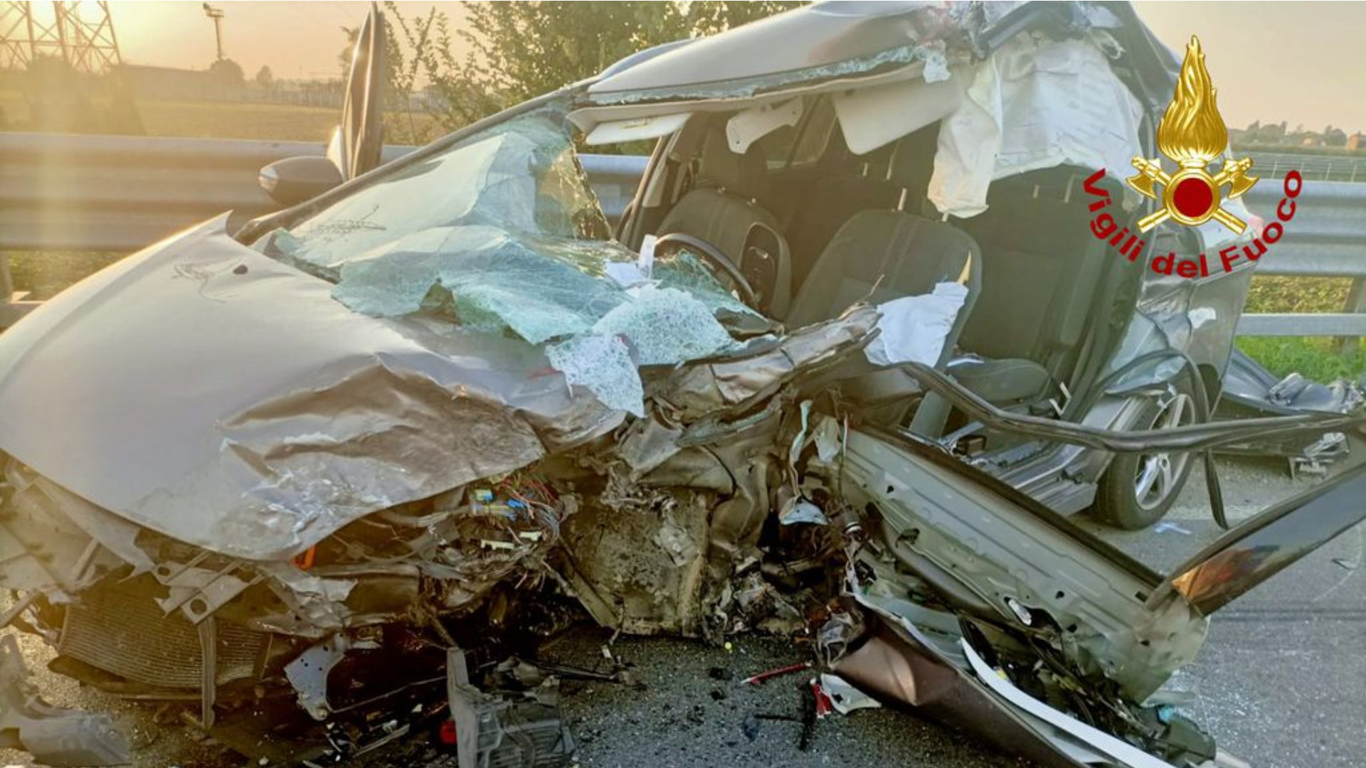 Incastrato dopo lo schianto in Tangenziale a Fiorenzuola, grave un 48enne
