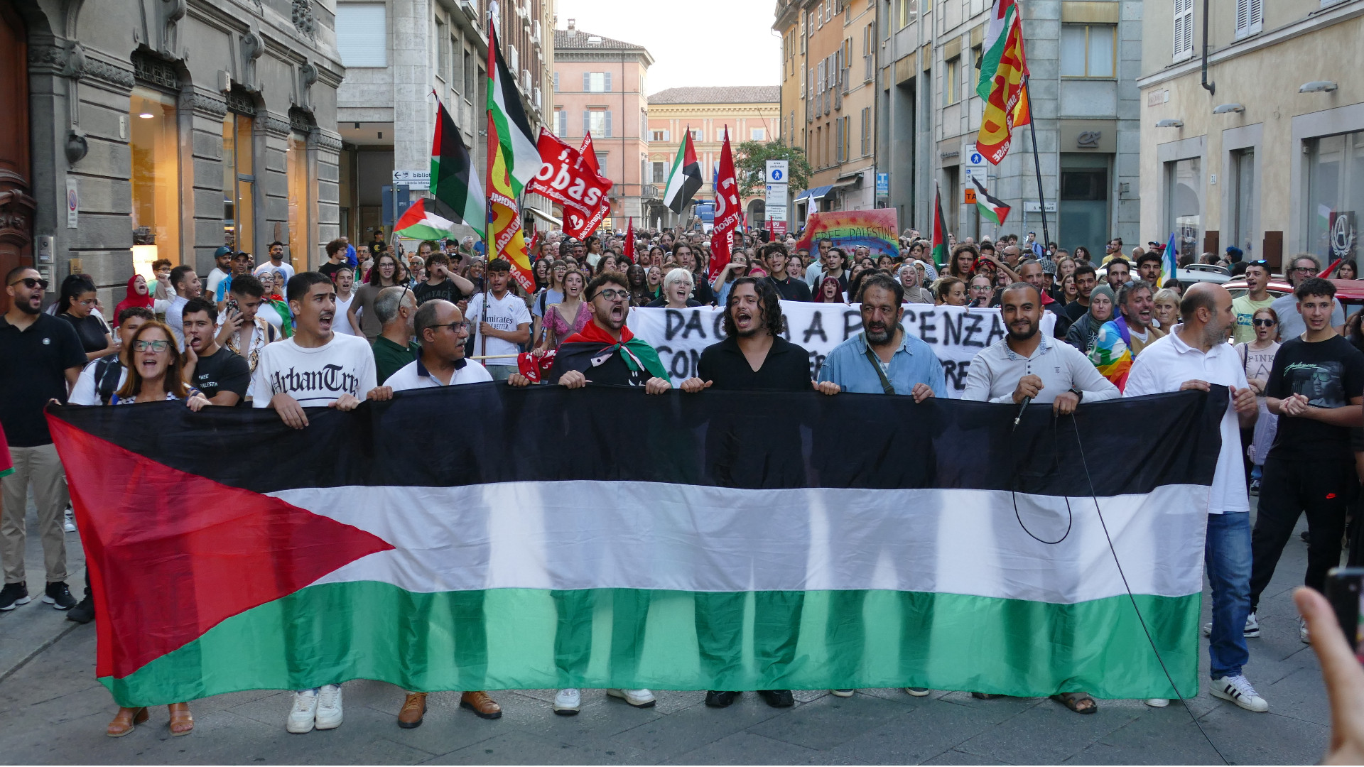 Più di cinquecento scendono in piazza per Gaza