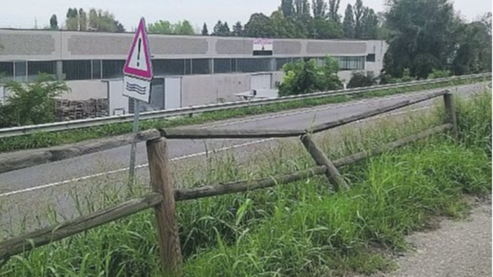 Sull'argine di San Rocco il degrado della ciclovia VenTo