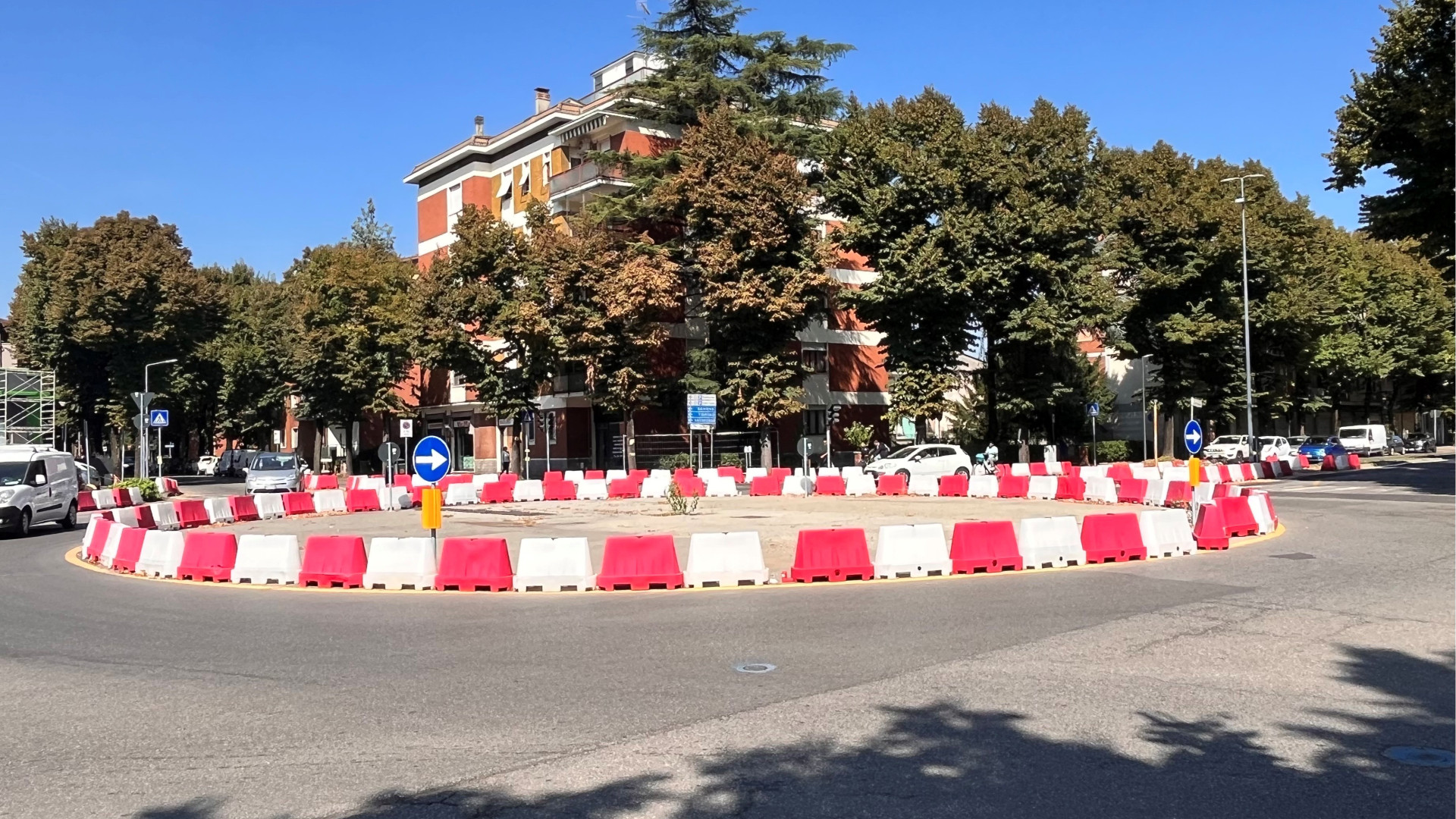 Via Boselli, rotonda e alberi: «Ci illustrino il progetto»
