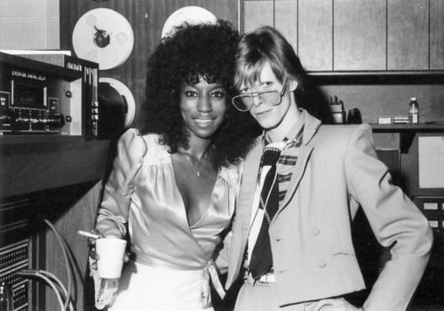 La madre di Slash, Ola Hudson, con David Bowie