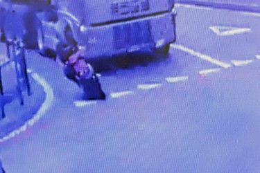 Il 14enne in scooter ha rischiato anche di farsi investire da un tir