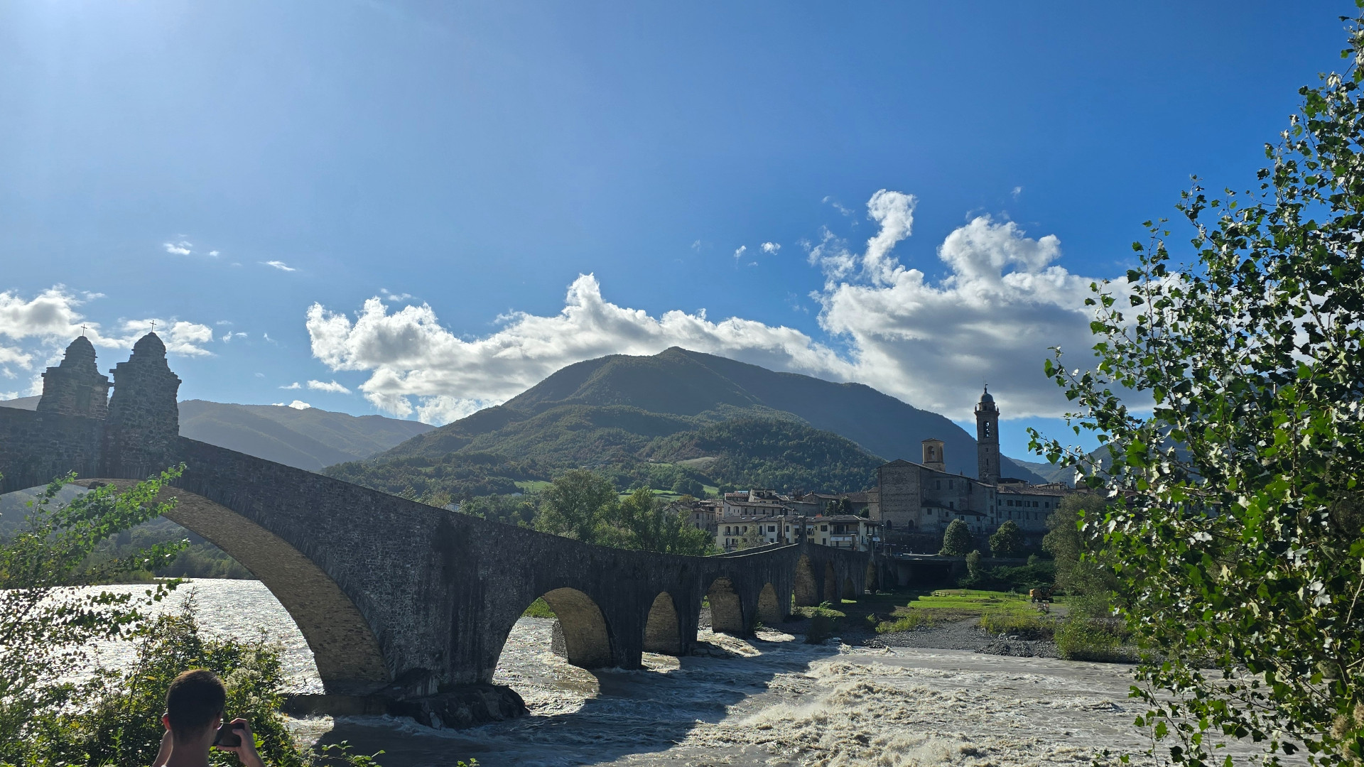 Anziano cade vicino al Ponte Gobbo, soccorso da eliambulanza