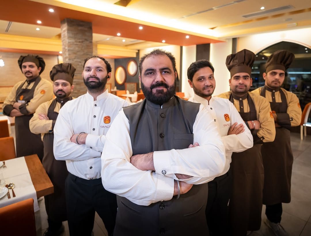 Hayer Sukhwinder e il suo team