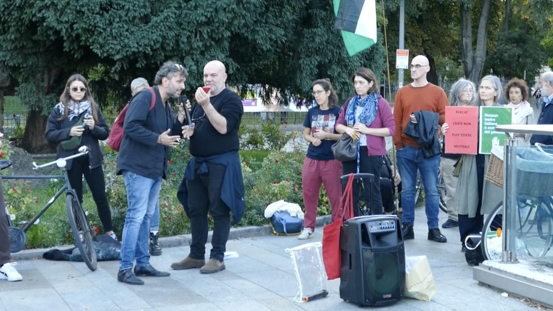 In piazzale Marconi il sit-in della Flottilla