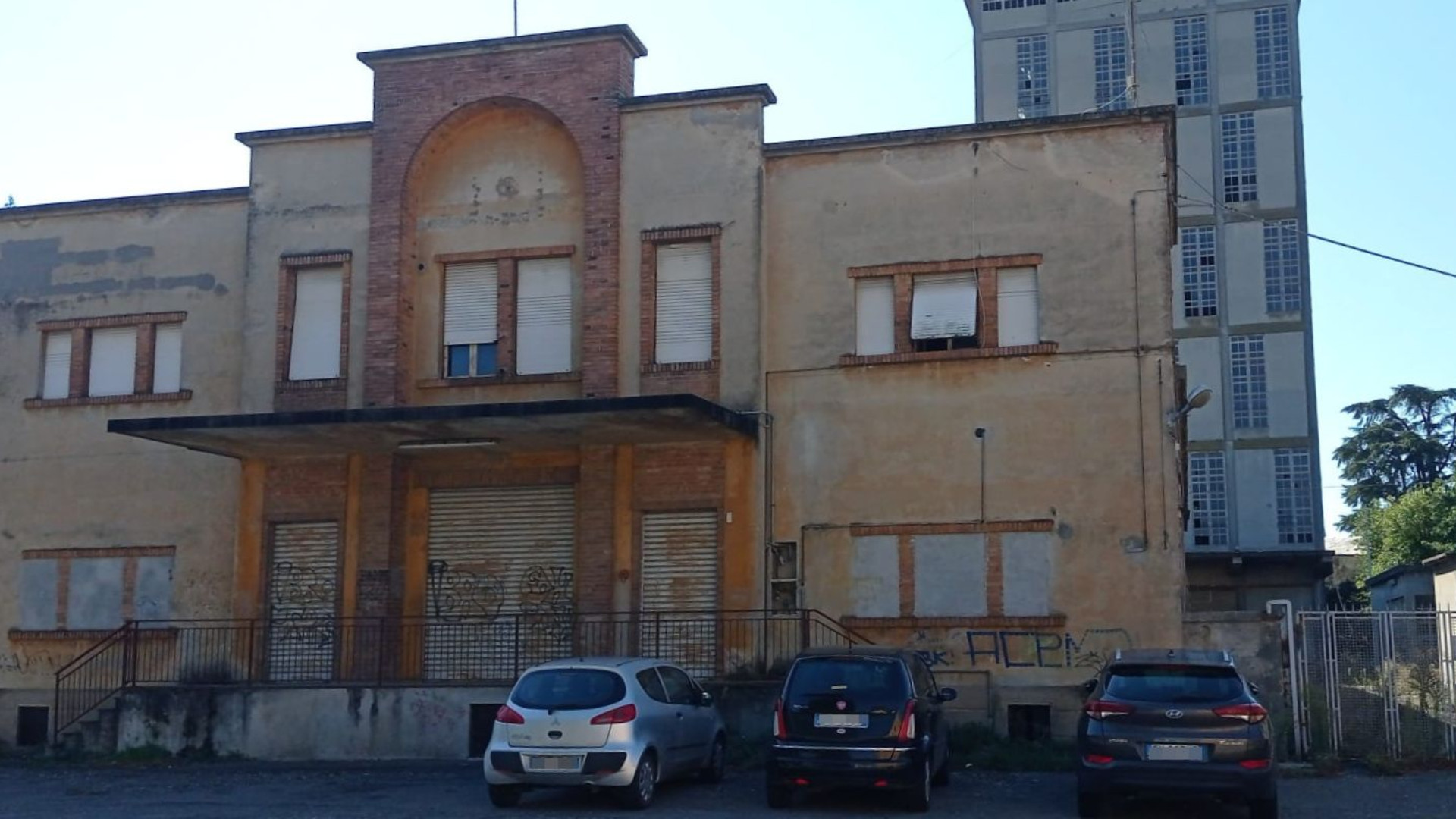 Castello: 60 edifici fatiscenti e 10 inagibili, scintille sul recupero
