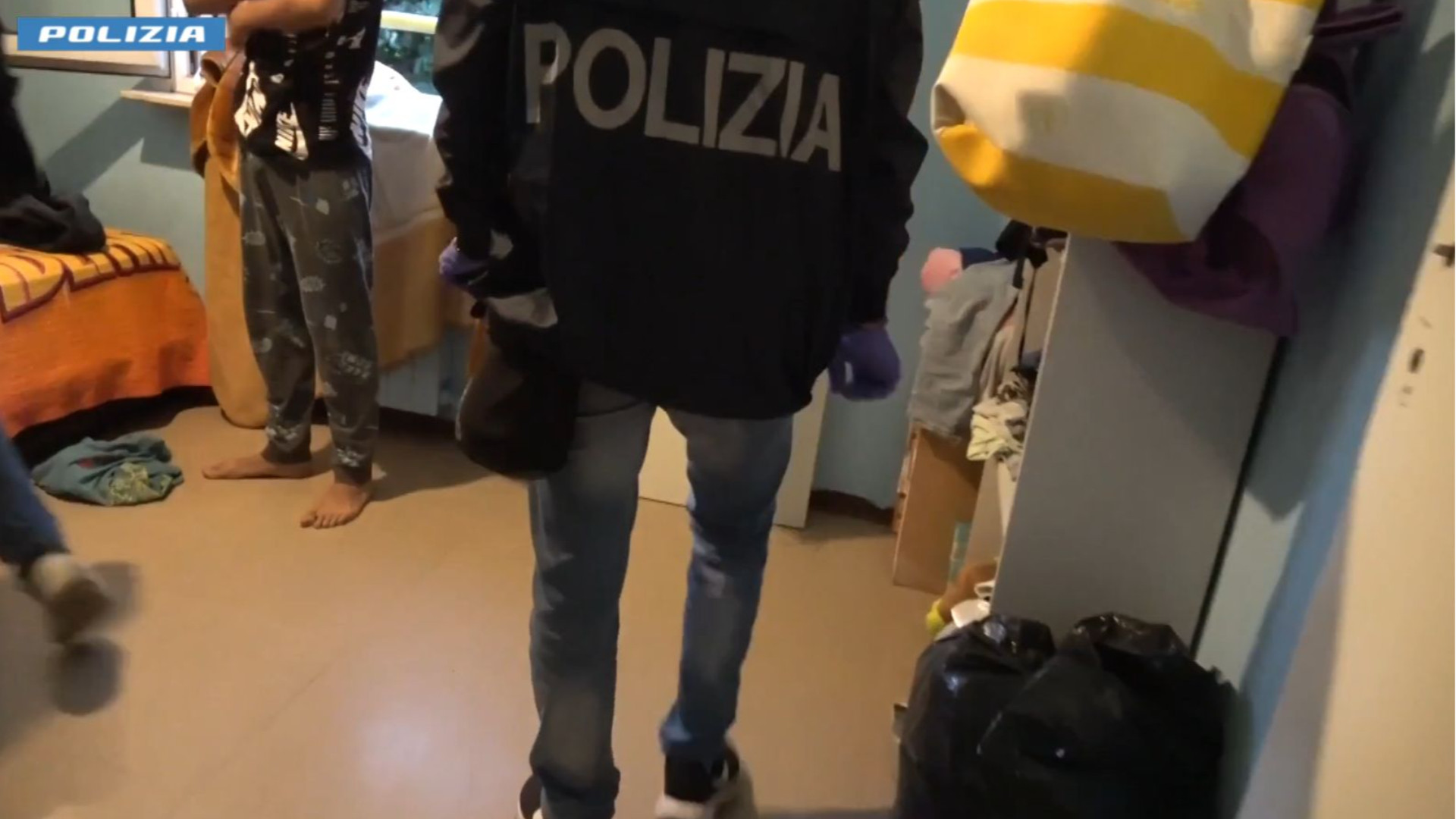 Rapina, estorsione, lesioni: indagati cinque minori