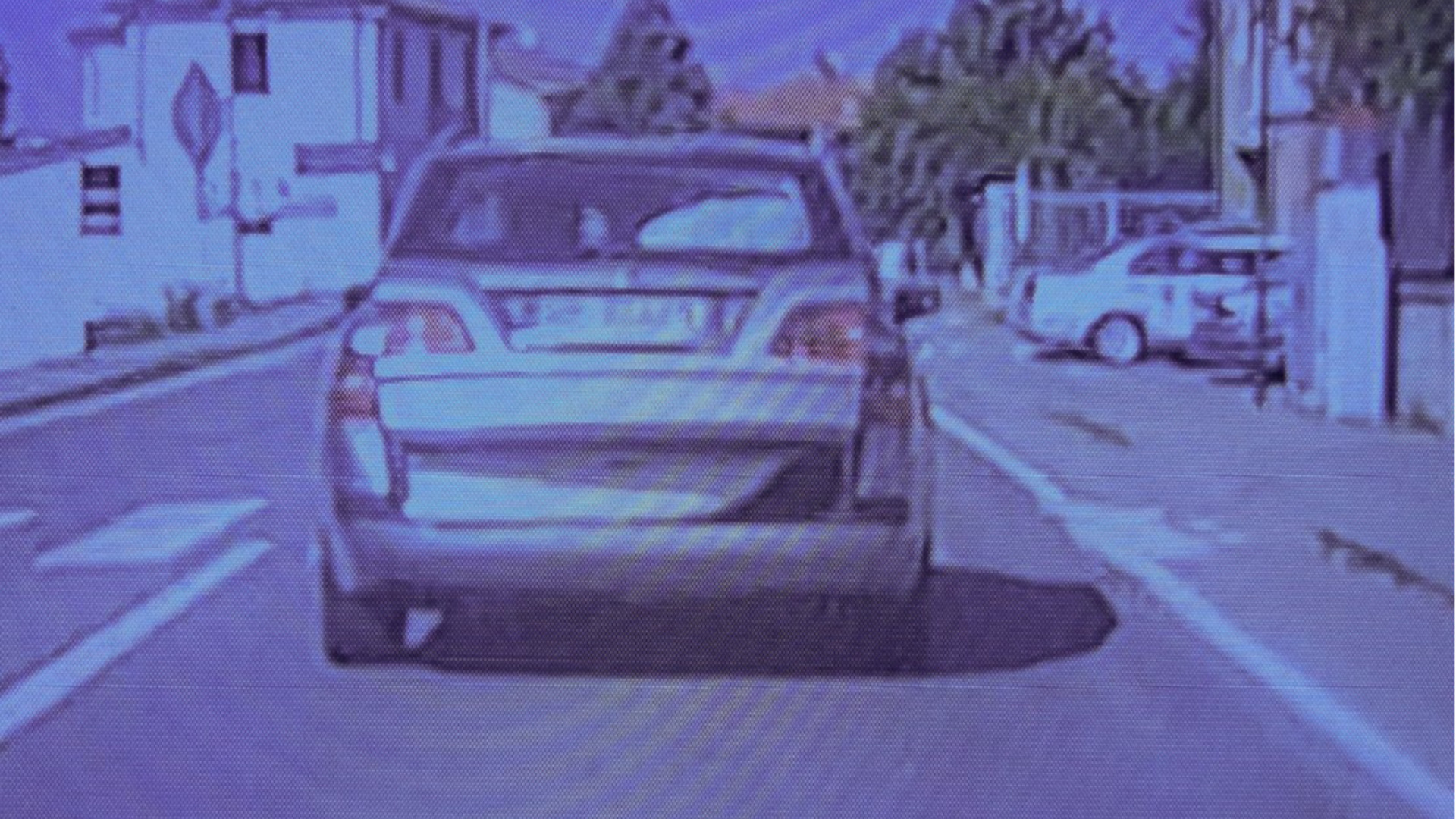 Rifiuti ingombranti e inseguimento: multa per un 40enne a Castello