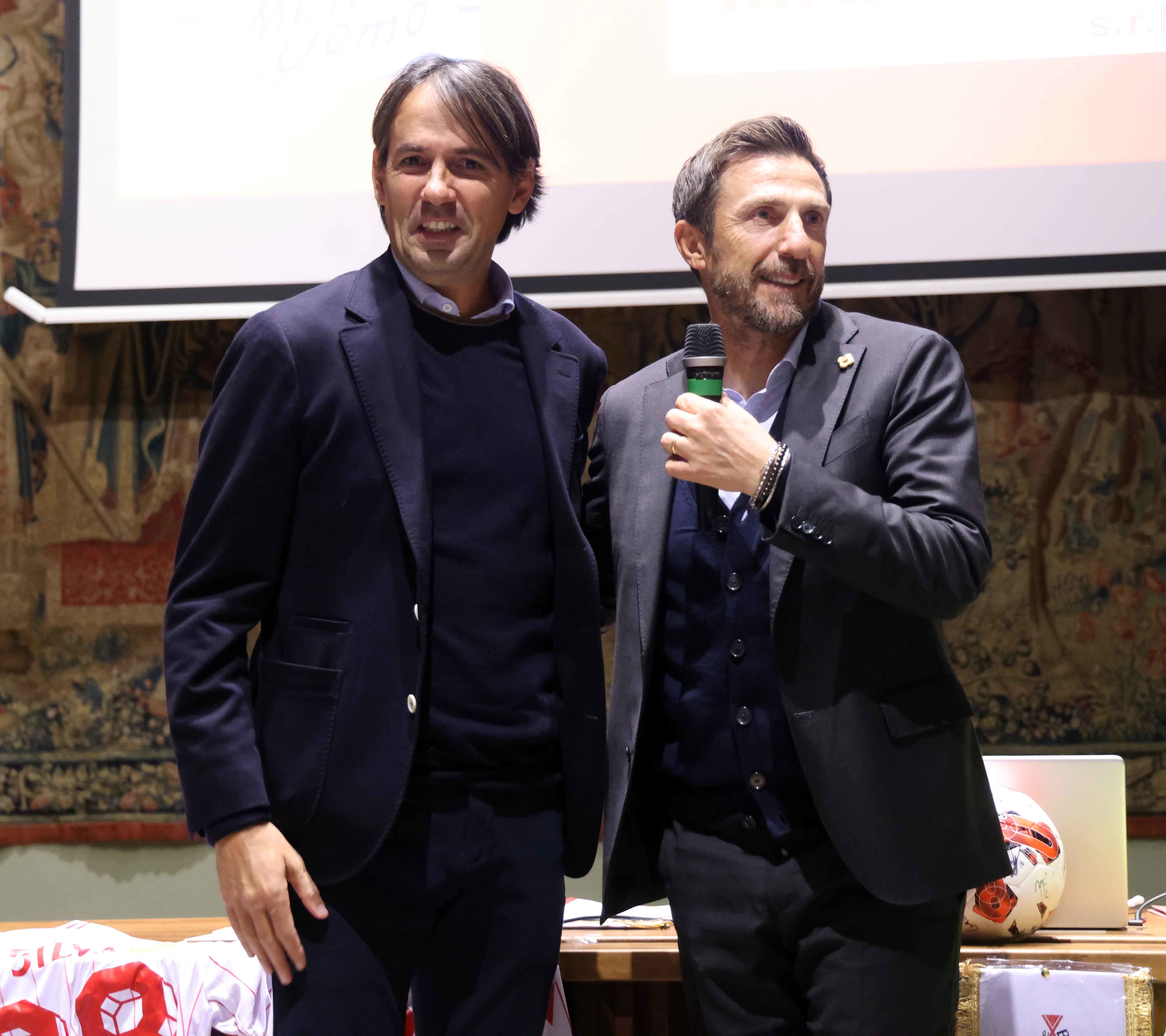 Simone Inzaghi con Eusebio Di Francesco sul palco della cena benefica dell'associazione William Bottigelli