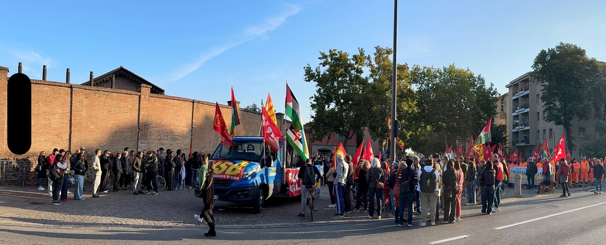 Il corteo Usb poco prima della partenza (foto Giorgio Lambri)