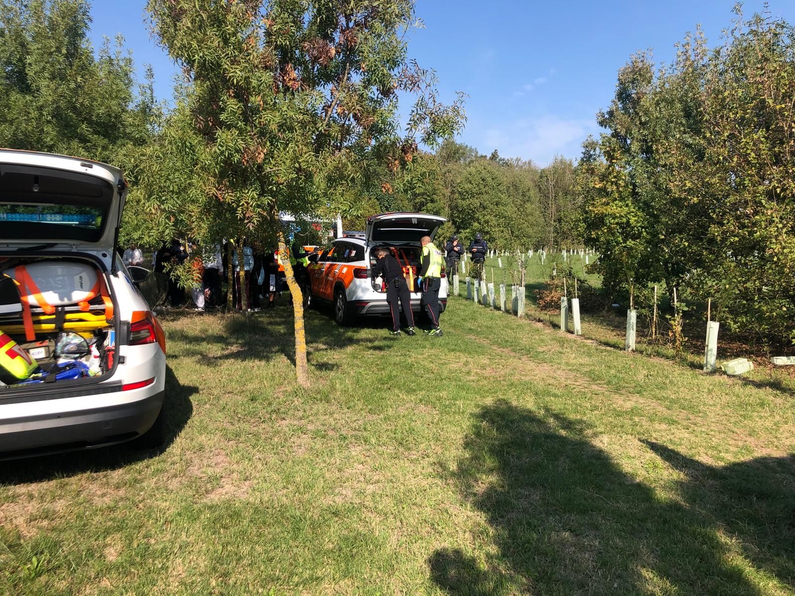 I mezzi di soccorso al parco Montecucco (foto Mariani)