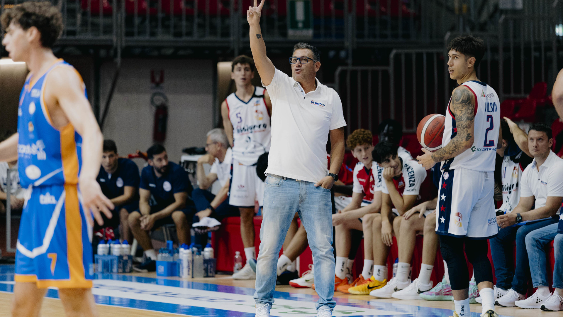 Il coach dell'Assigeco, Humberto Manzo - Foto Petrarelli