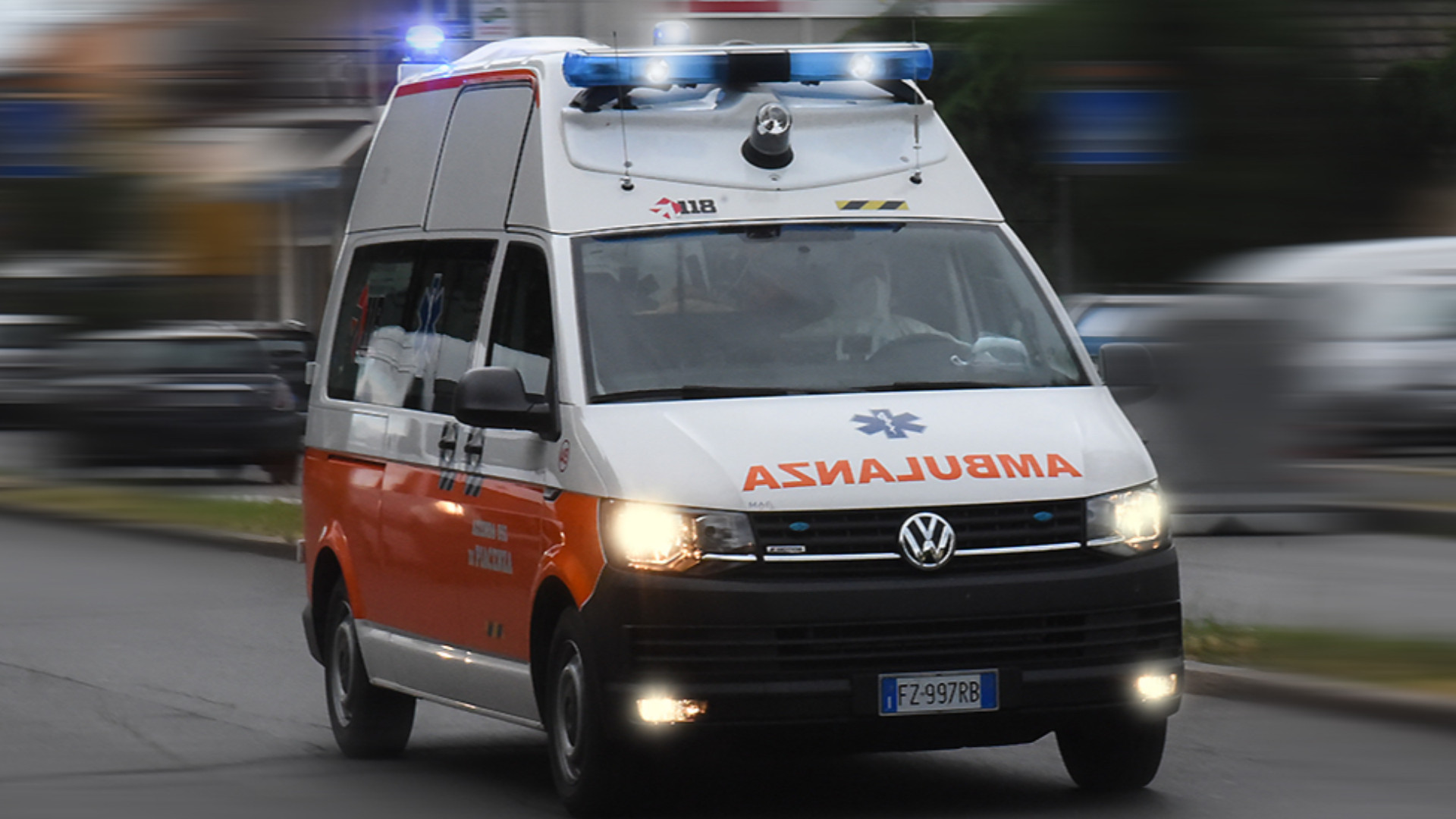 Ultimo caffè prima del malore: 82enne trovato morto nella sua auto