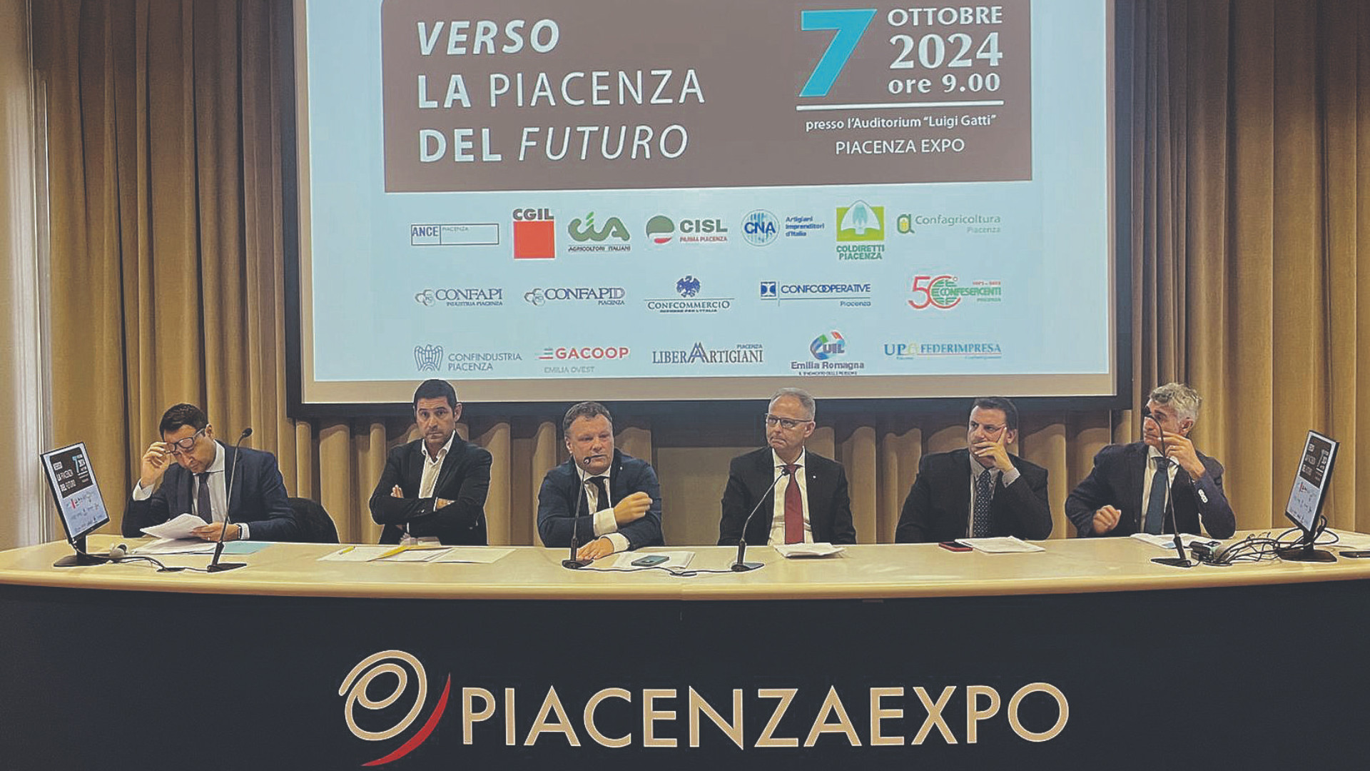 Patto fra sindacati e aziende: «Politica inattiva, puntiamo sul web»