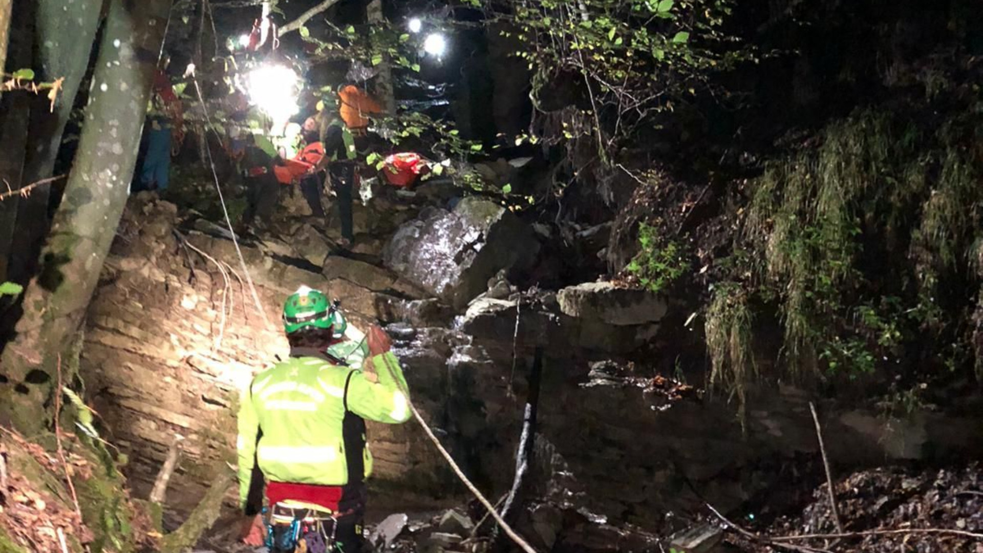 Due dispersi nei boschi di Calenzano, operazioni di soccorso complicate