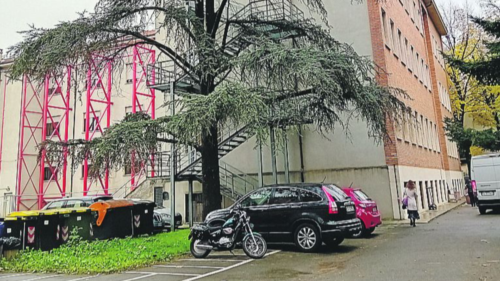Protesta alla succursale del  Casali: «Bagni misti e mancano le Lim»