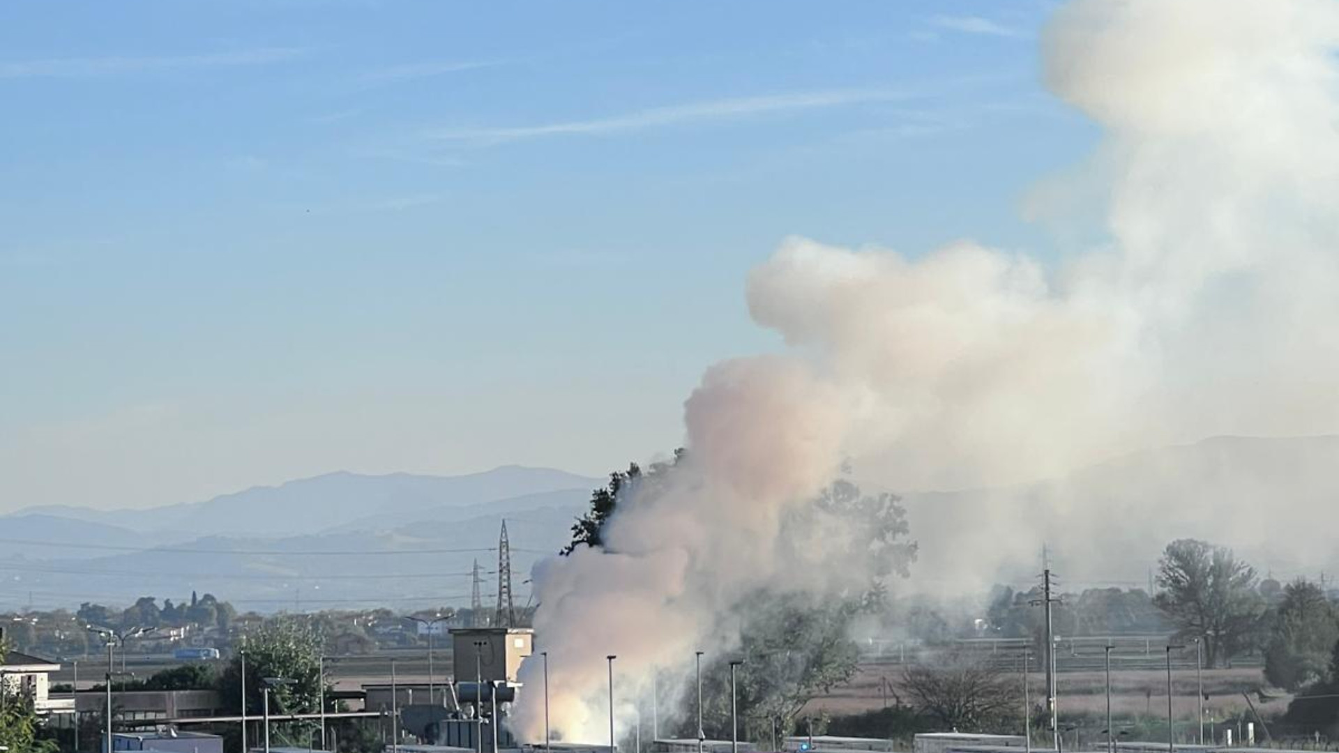 Incendio alla centrale La Casella di Castelsangiovanni (video)