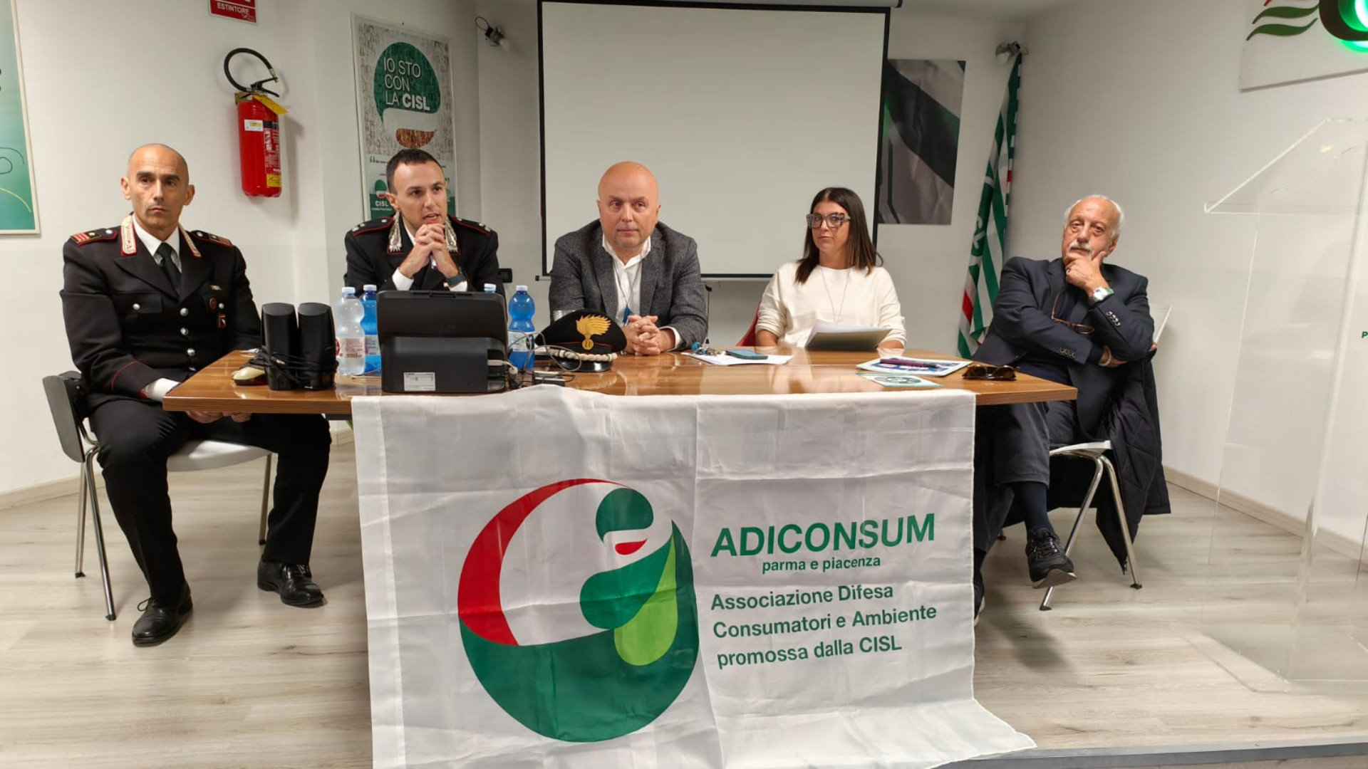 Tutte le buone pratiche per difendersi: carabinieri e Cisl contro le truffe