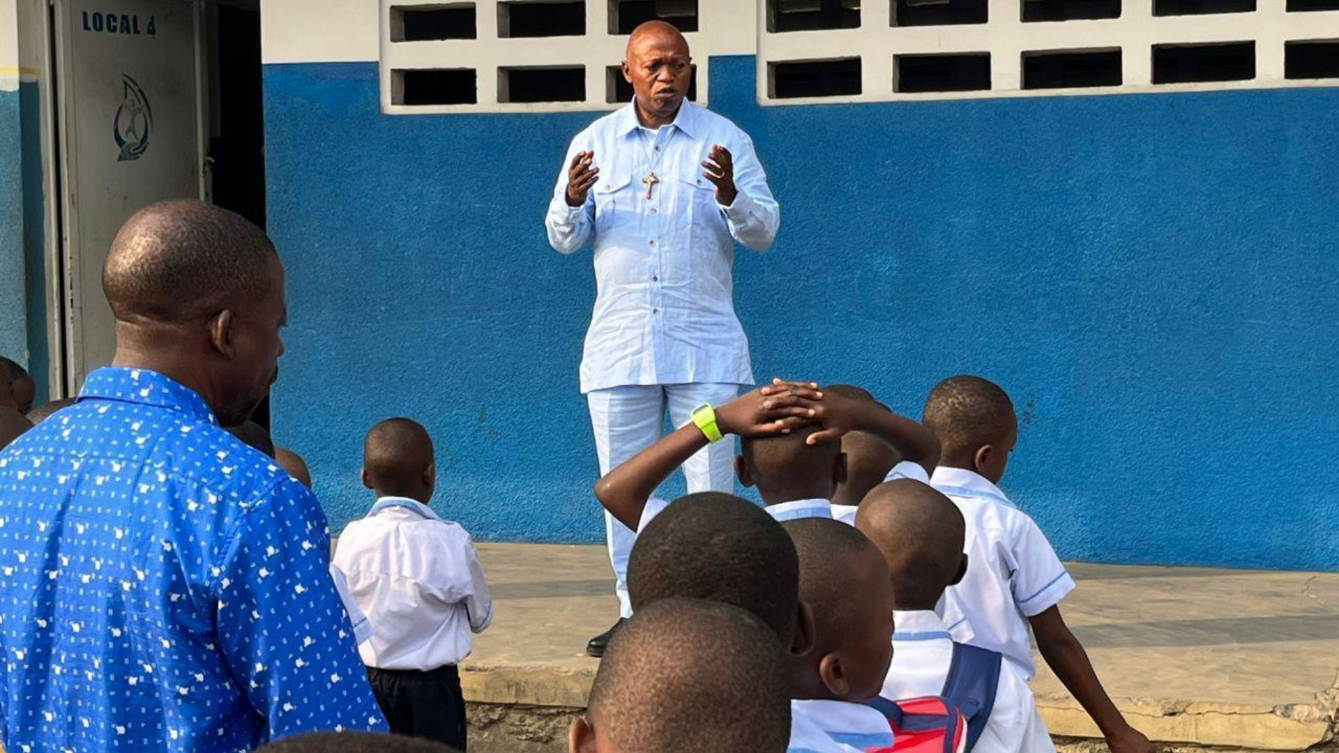 Nasce la scuola "piacentina" in Congo, Ponte raccoglie fondi per 300 banchi