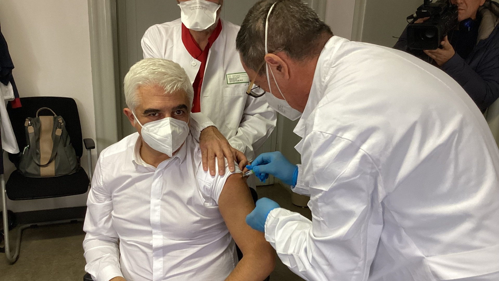 L'Ausl dà il via alla campagna vaccinale. Si parte con i dipendenti