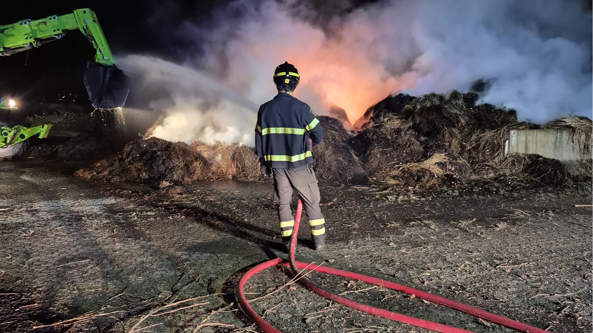 Incendio divampato in un deposito della Geocart