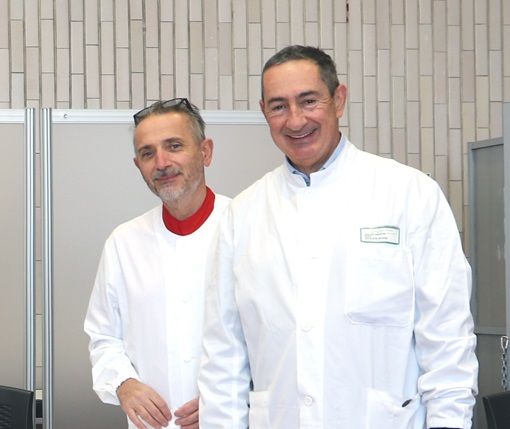 Il dottor Scaglione (a destra) con il coordinatore del servizio di Prevenzione e protezione Silvano Bongiorni