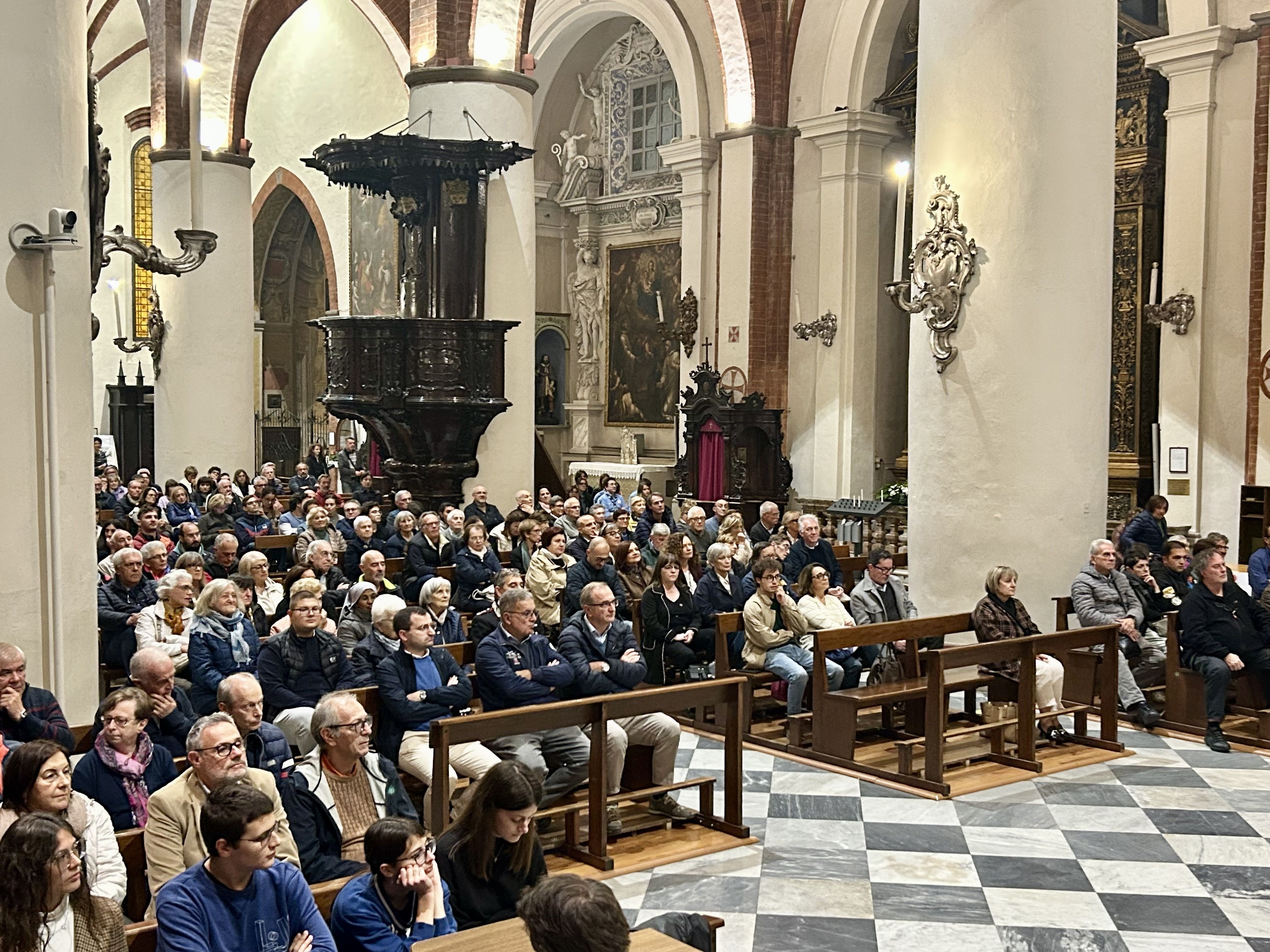 Collegiata gremita