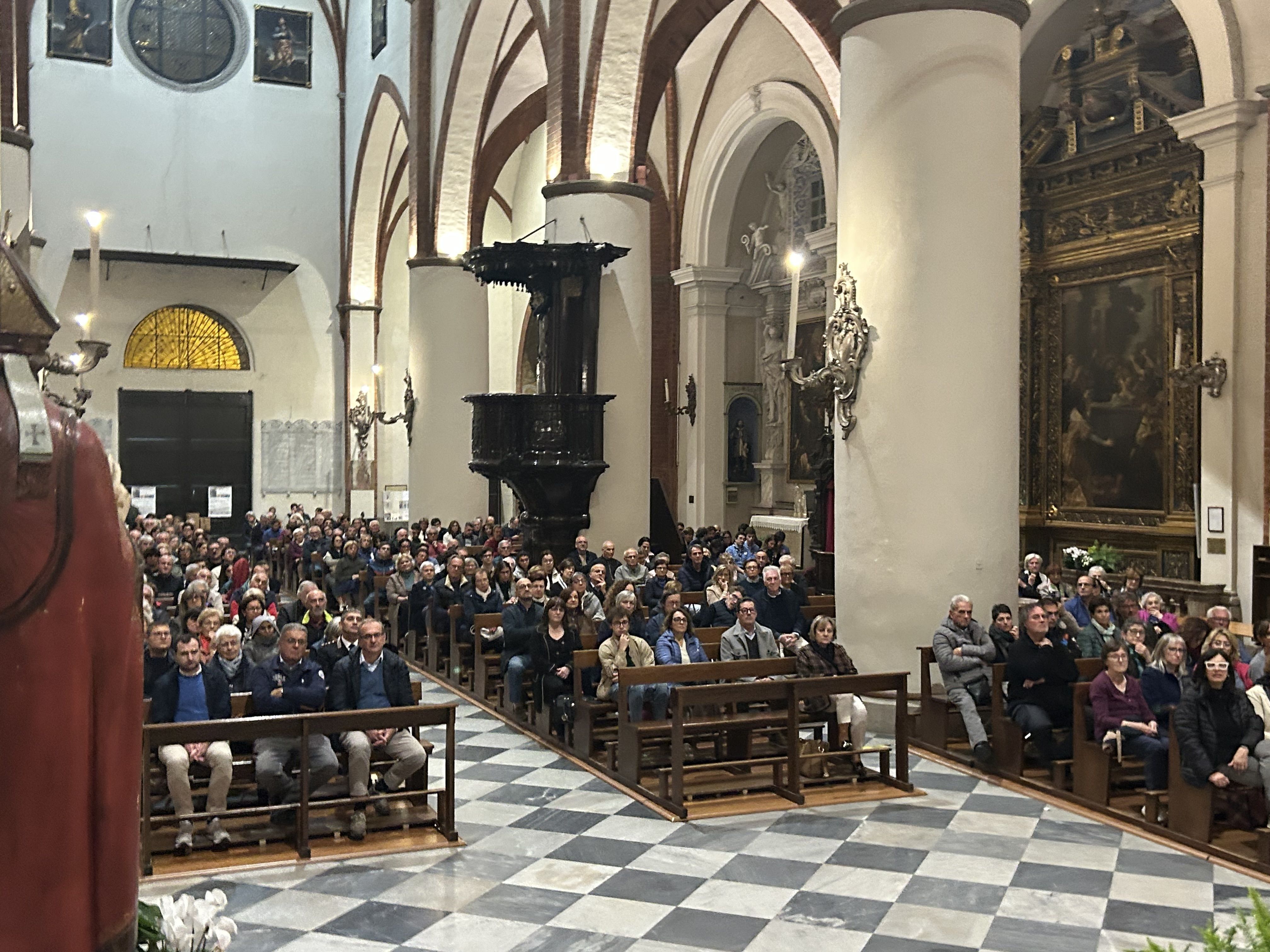 La collegiata gremita