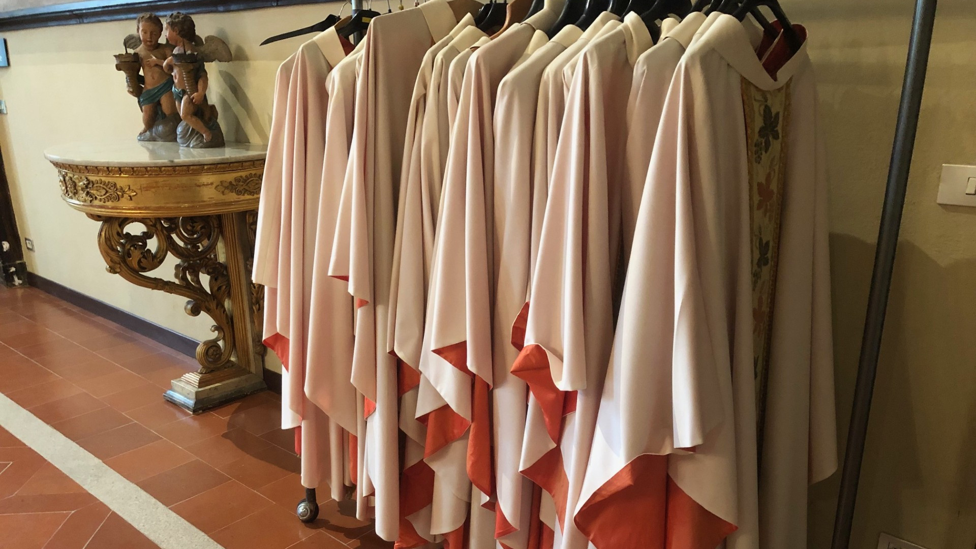 Nomine nel clero, don Frazzani e don Lezoli a Bardi e Compiano