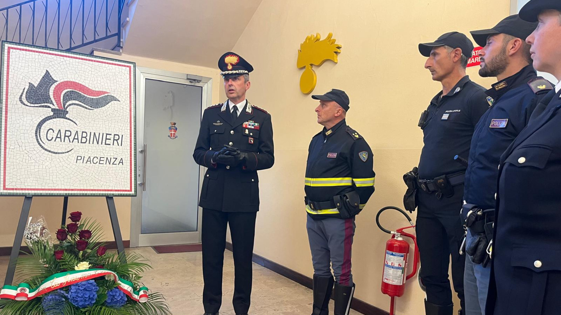 L'omaggio delle istituzioni ai carabinieri caduti a Verona