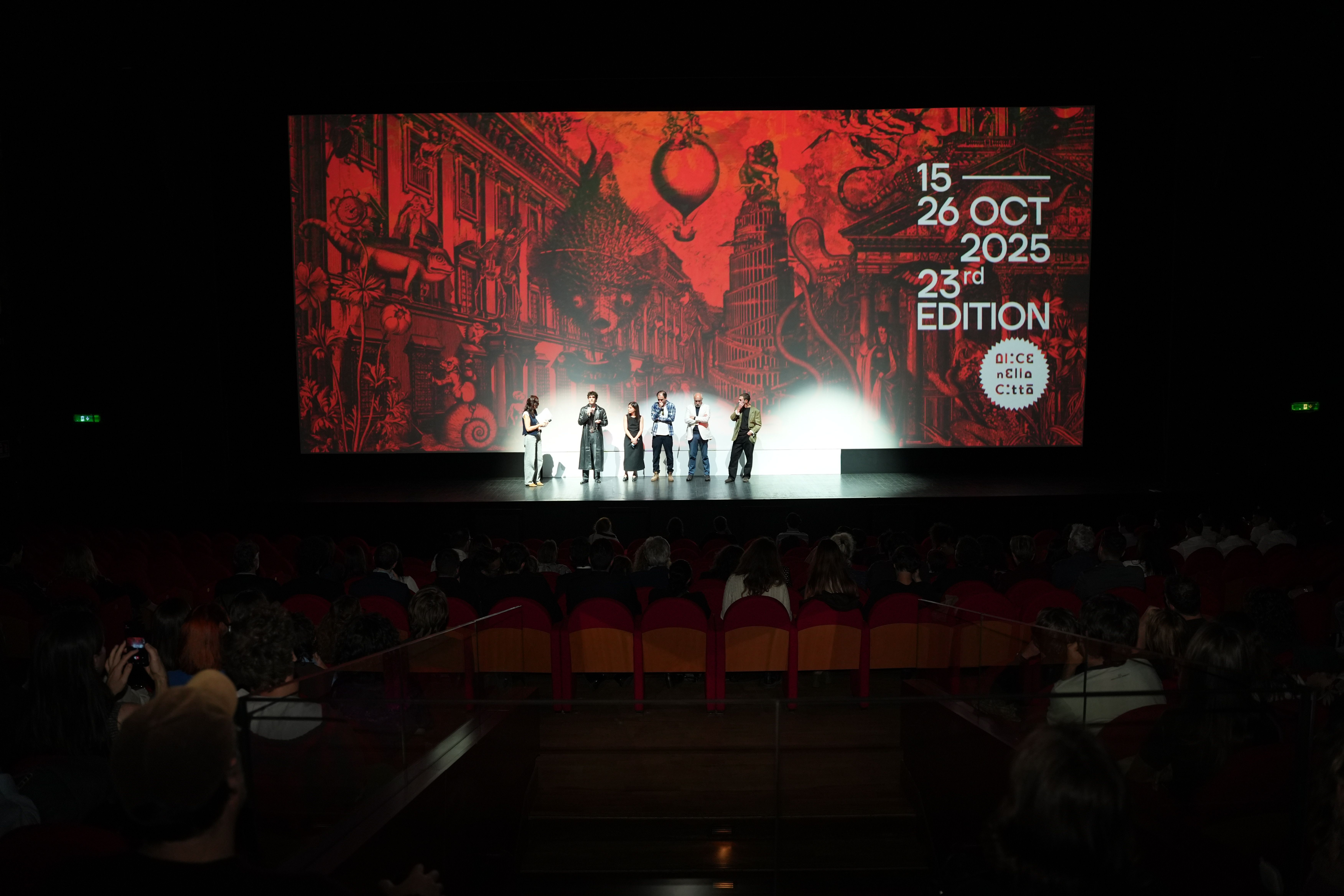 Giorgio Diritti presenta il cortometraggio "L'ascolto" prima della proiezione