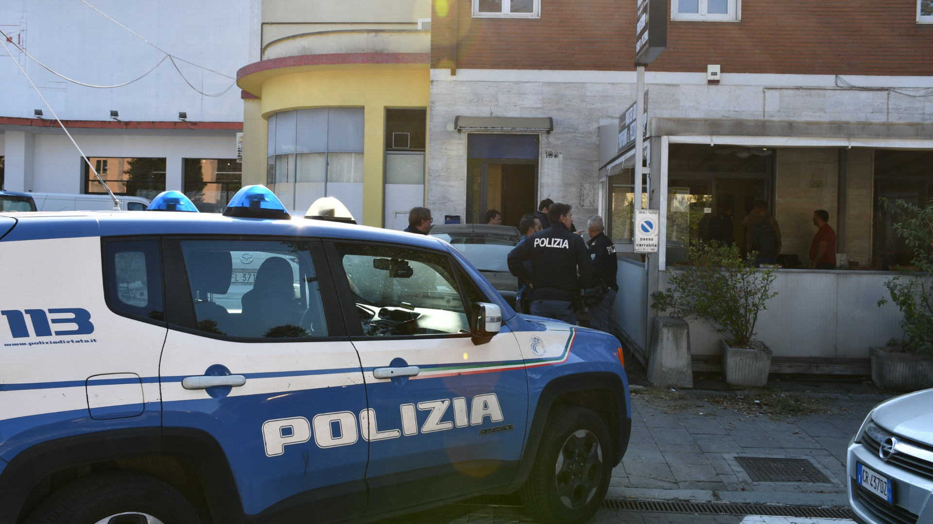 I cittadini segnalano, la polizia arresta tre spacciatori (video)