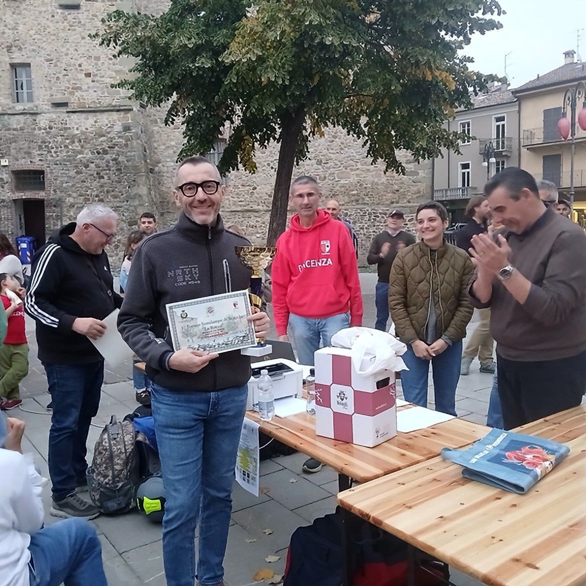 La premiazione di Alessandro Pelagatti, vincitore del torneo